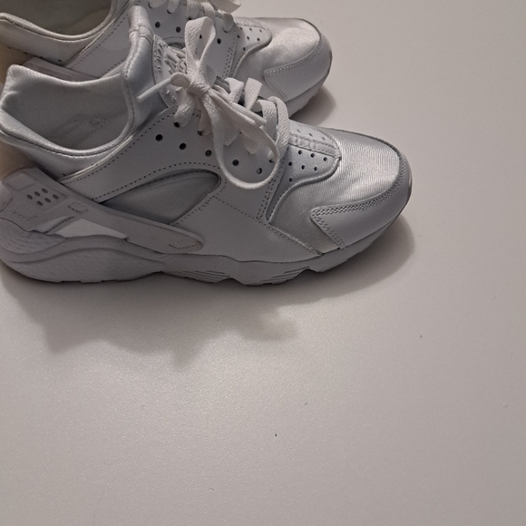 Womens nike huarache sneakers Size 8 - Picture 3 of 4